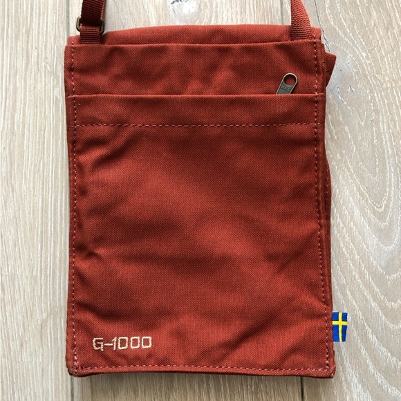 Fjallraven G-1000 HeavyDuty Eco Pocket Sized Shoulder Bag in Autumn Leaf - Picture 6 of 10